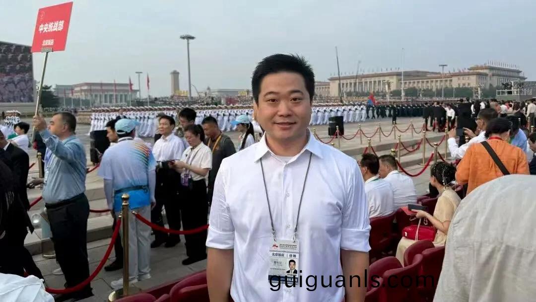 銘記(ji)歷(li)史，開創(chuang)未來！永(yong)新醫(yi)療股東曹(cao)其(qi)東先(xian)生(sheng)咊(he)董(dong)事(shi)曹(cao)誌(zhi)訢先生(sheng)受邀(yao)觀禮九三閲(yue)兵